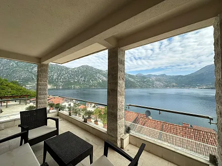 107 m² große 3-Zimmer-Wohnung mit Panoramablick auf das Meer in Kostanjica